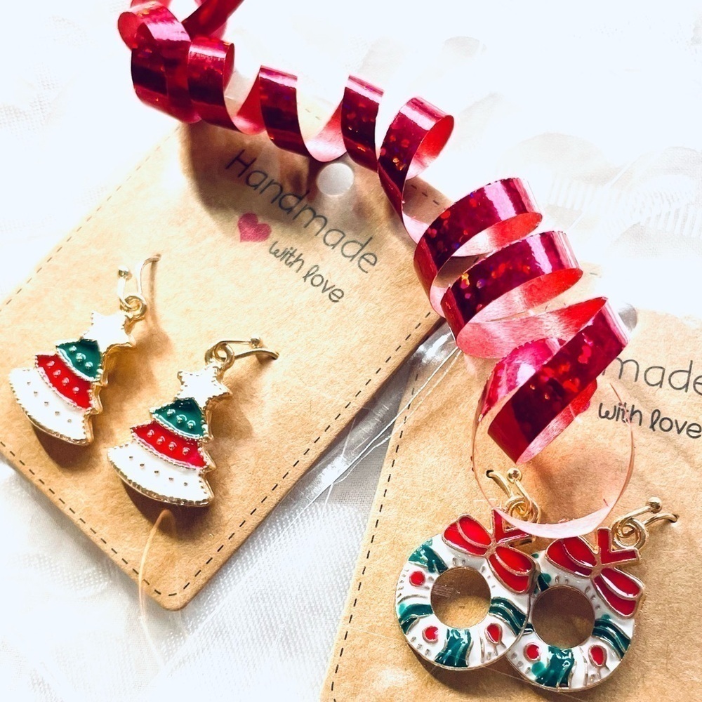 ✨🎅 NWT Lot of 2 Holiday Drop Earrings – Christmas Ready & Sparkly ❄️